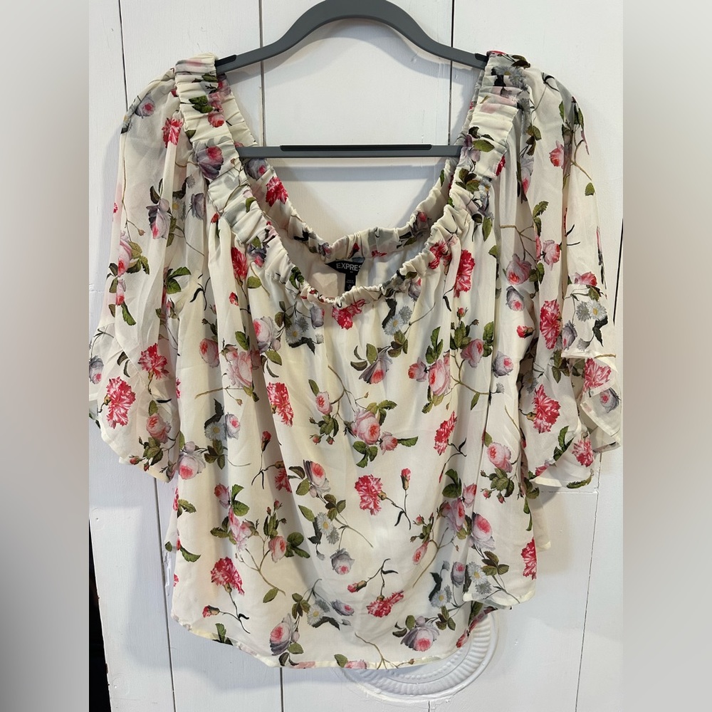 Last chance! 🚨 Express Cream Floral Off Shoulder Top, Size XL